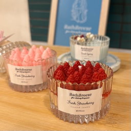 BathBreeze Fresh Strawberry Candle - Lilin Aromaterapi / Scented Candle - Red