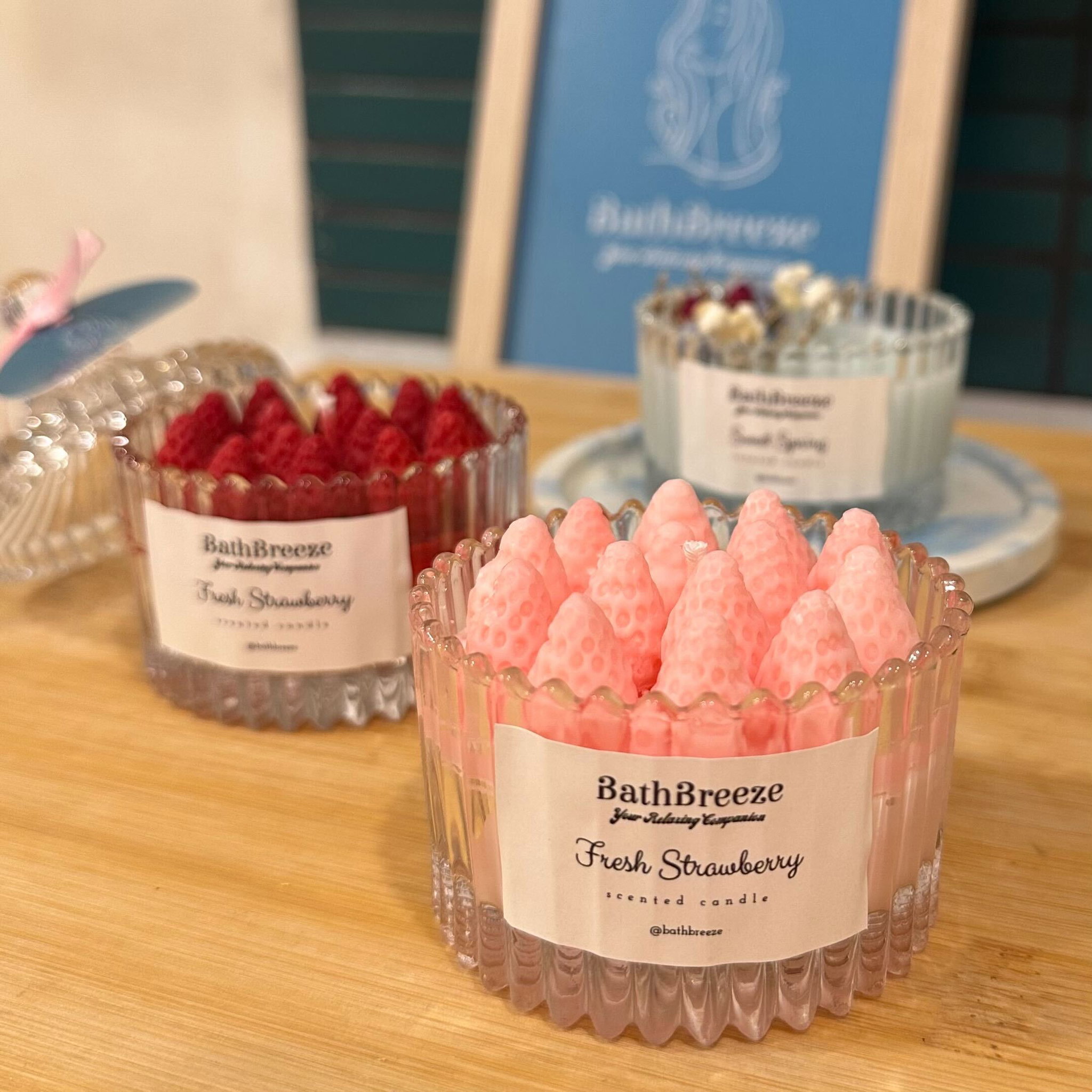BathBreeze Fresh Strawberry Candle - Lilin Aromaterapi / Scented Candle - Pink_0