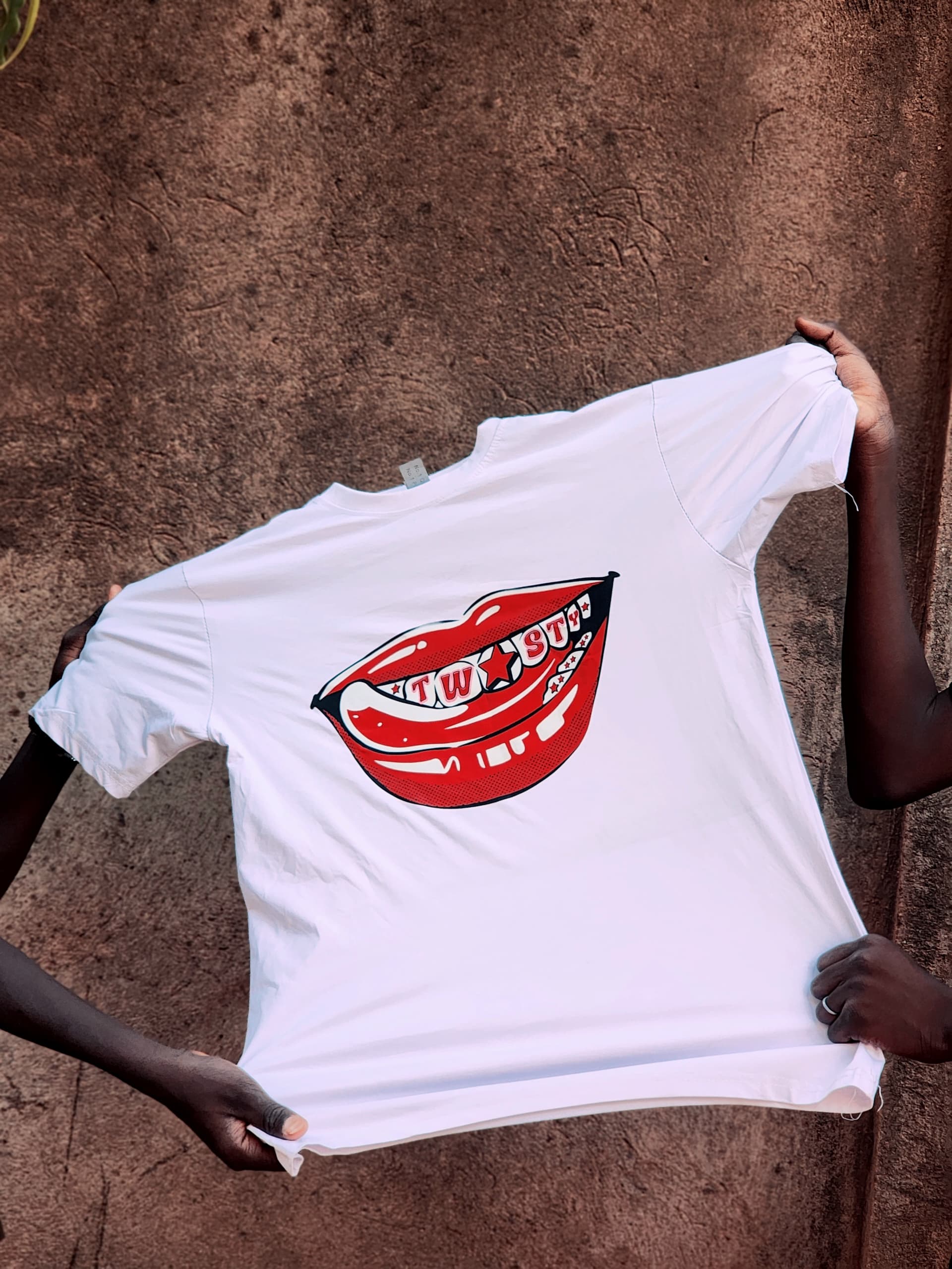 Twisty lips tee_0
