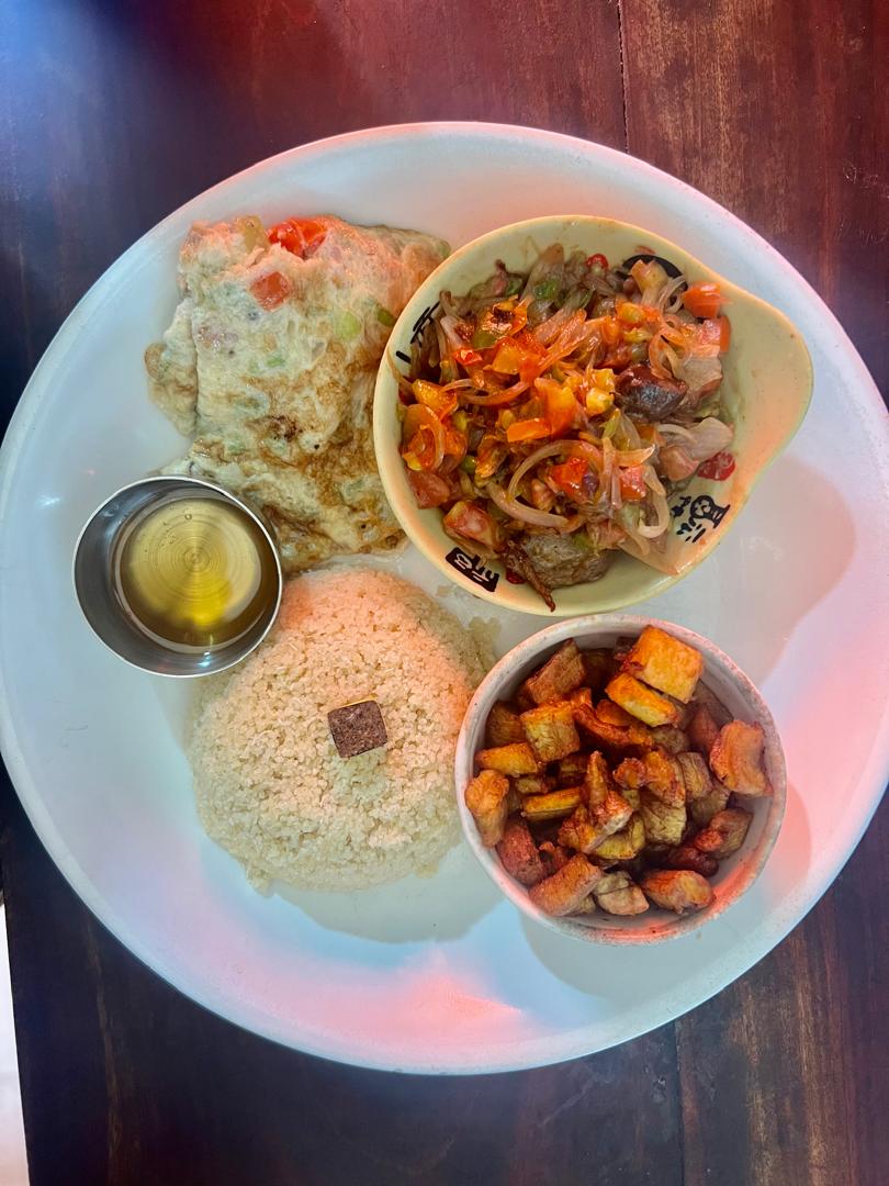 Garba (Atieké Gesier et omelette) - FLORA FOOD