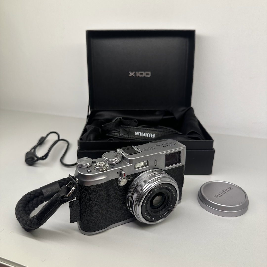 Fuji X100