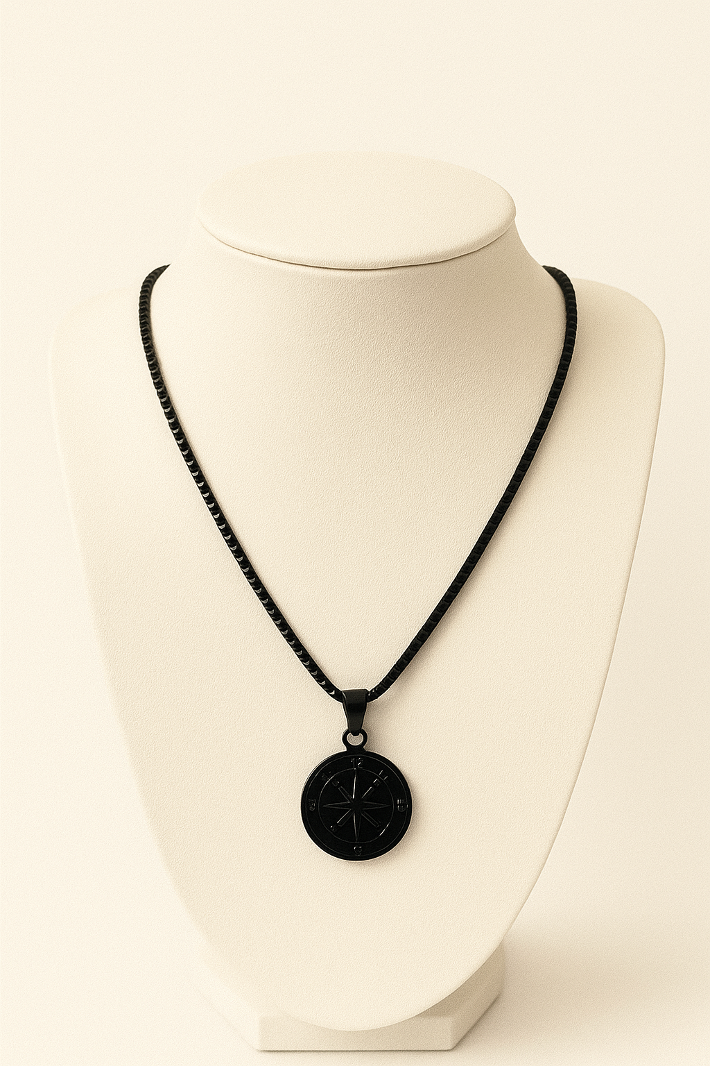 Collier Noir Boussole_1