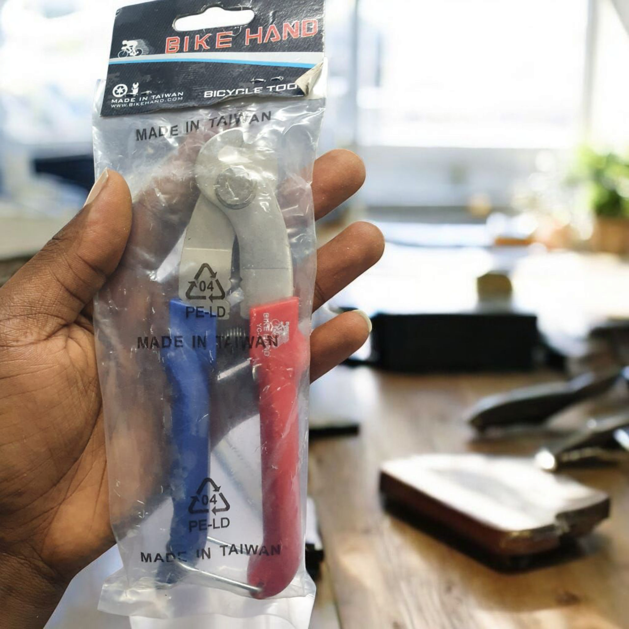 BIKEHAND YC-767 Professional Cable Cutter – Red/Blue Handle_1