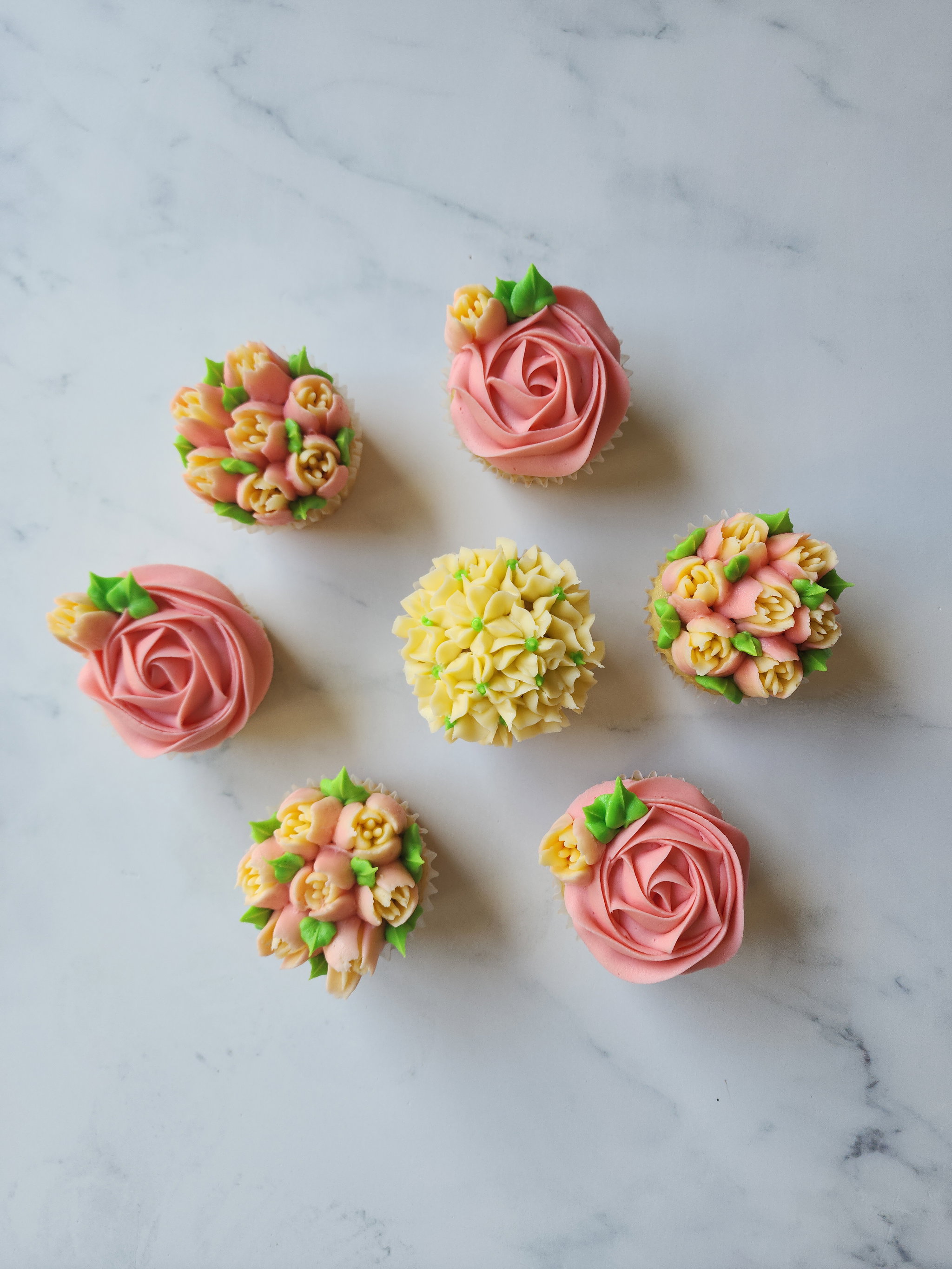 Classic Bouquet- 12 Cupcakes _0
