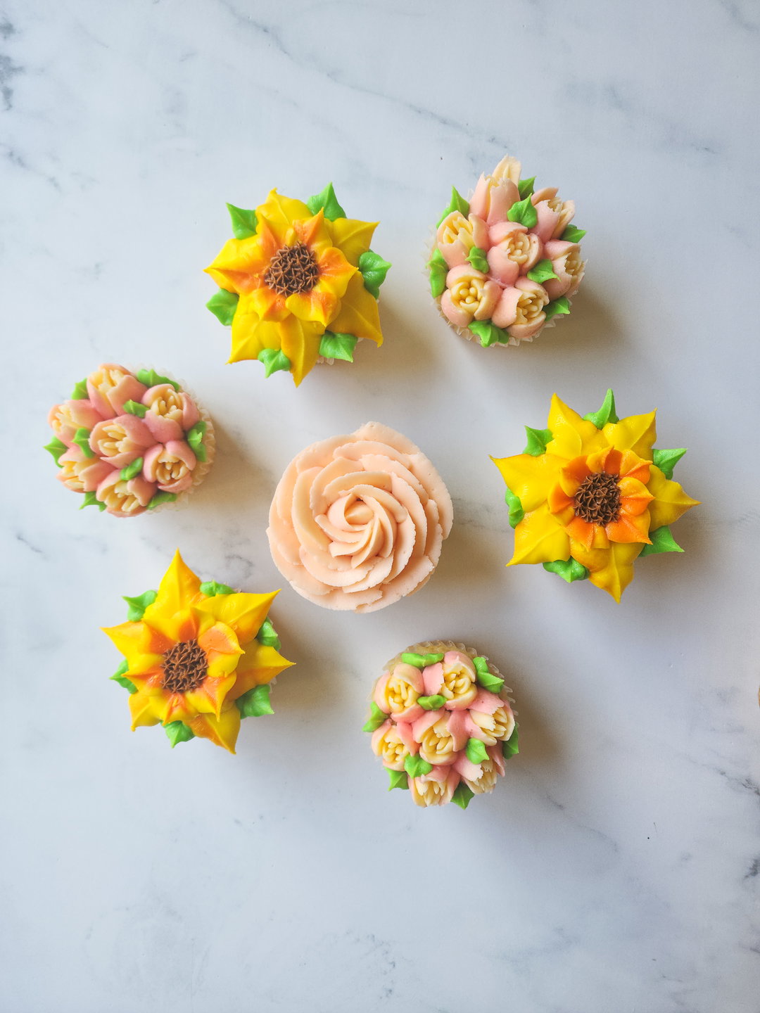 Lilayi Bouquet - 12 Cupcakes