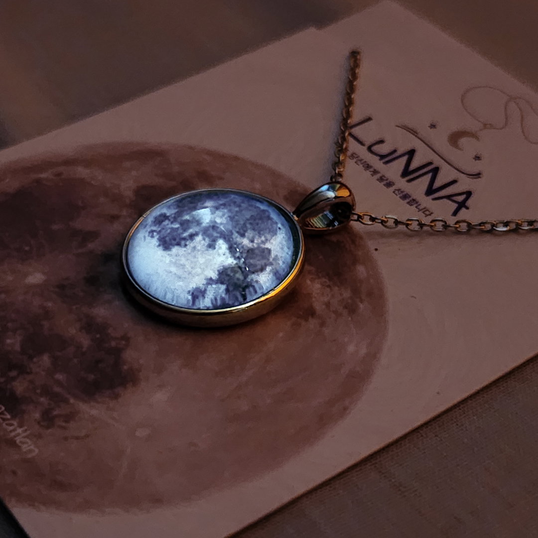 Collar de luna ~ Brilla en la oscuridad 