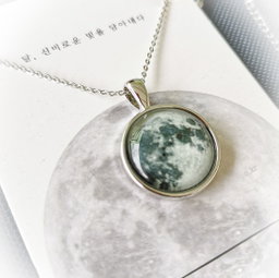 Collar de luna ~ Brilla en la oscuridad 