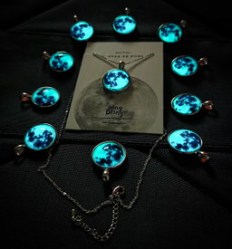 Collar de luna ~ Brilla en la oscuridad 