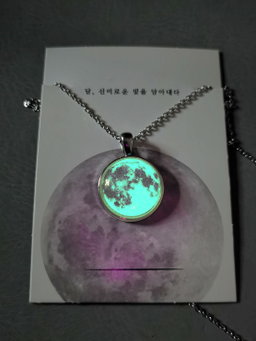 Collar de luna ~ Brilla en la oscuridad 