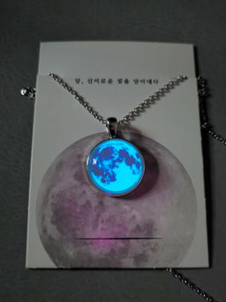 Collar de luna ~ Brilla en la oscuridad 