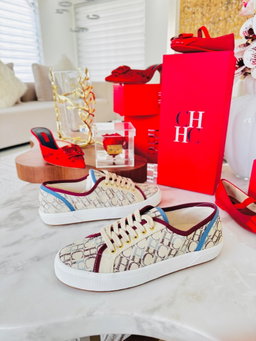 -50%‼️ / Sapatilhas Carolina Herrera 