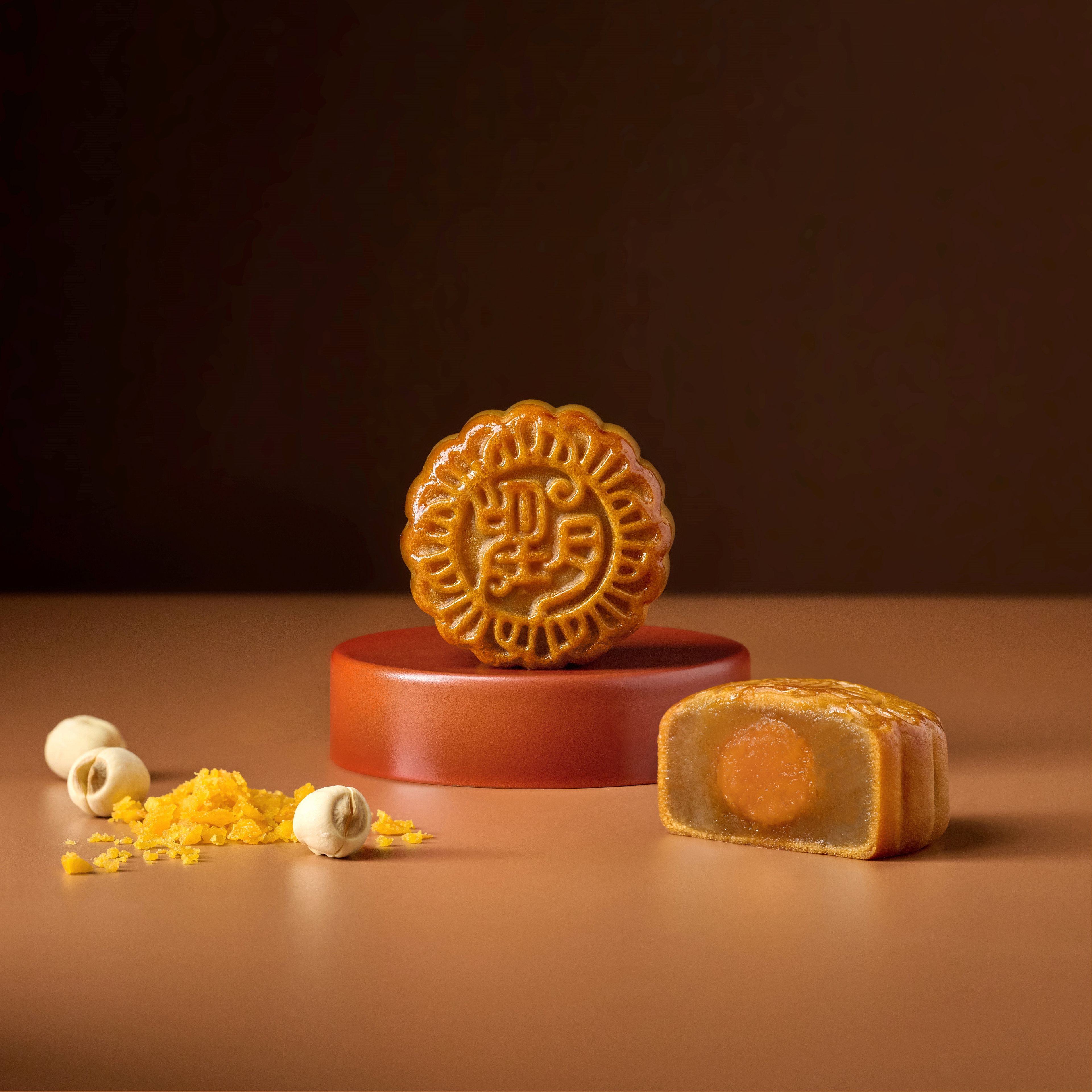 White Lotus Seed Paste Mooncake with Egg Yolk (4pcs)