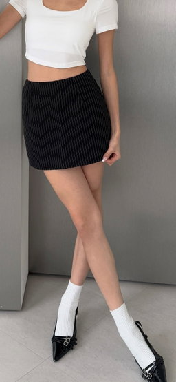 SLOANE LUXE SKORT | BLACK PINSTRIPE