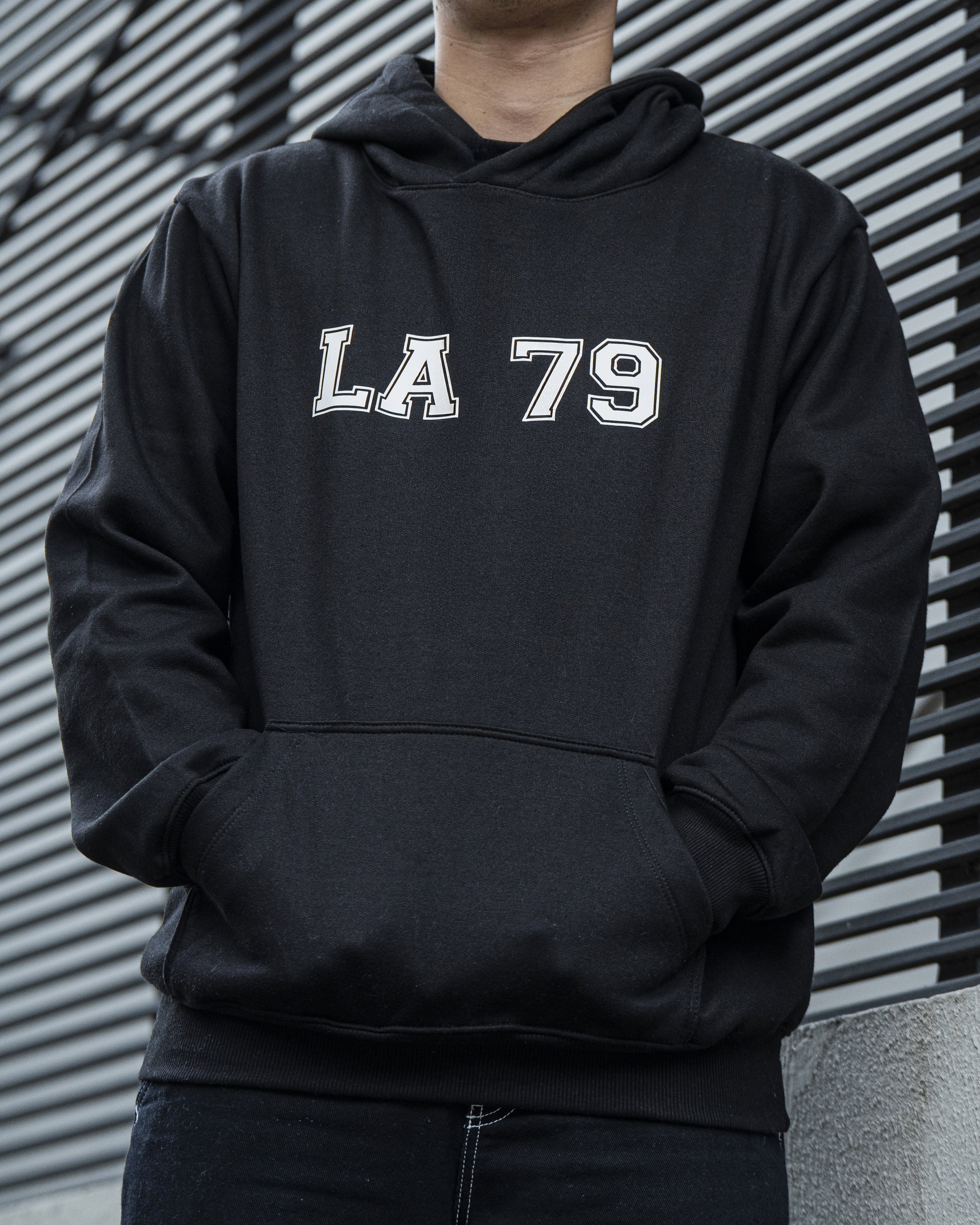 Hoodie La 79 No Hay Otra Igual - Negra_0