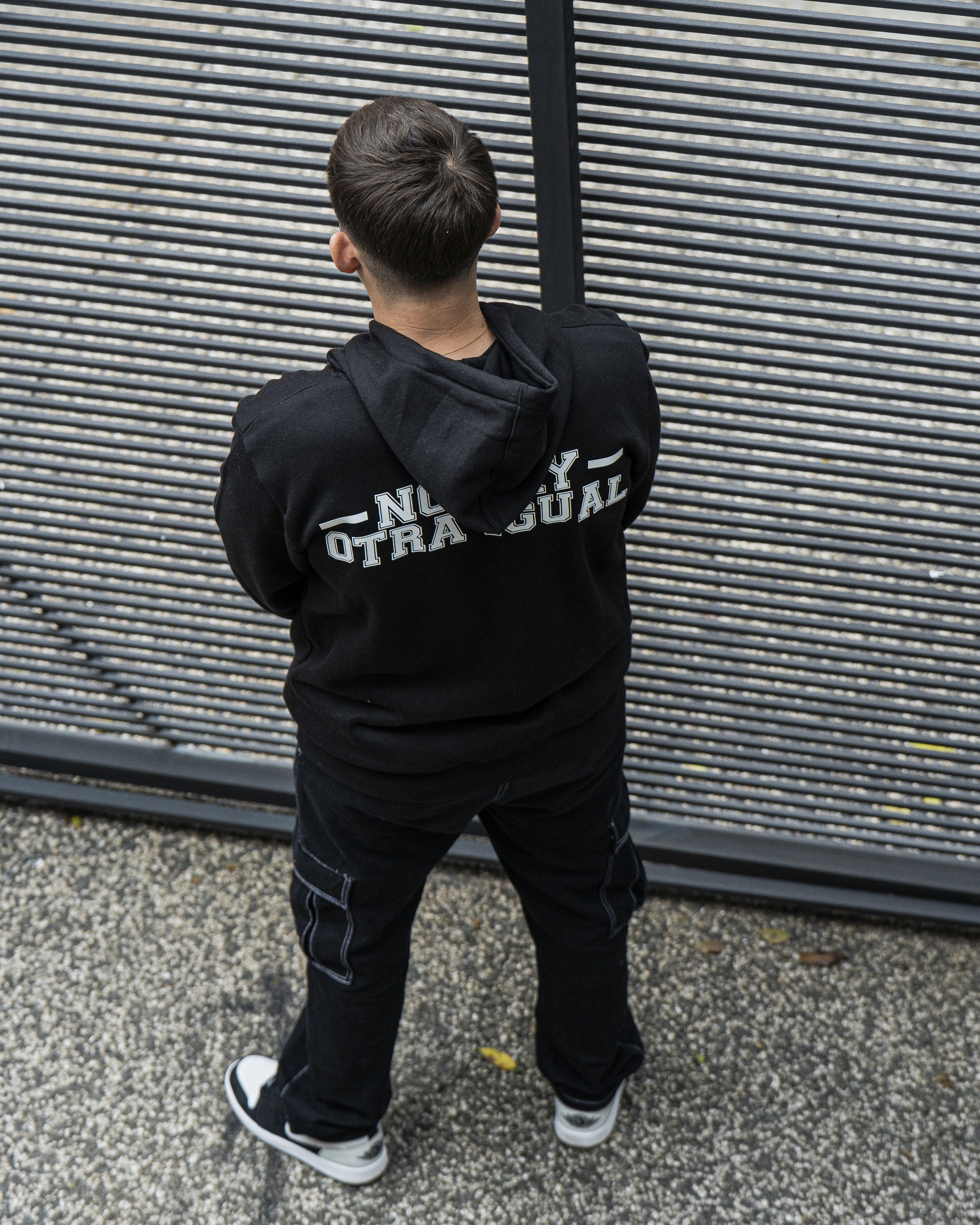 Hoodie La 79 No Hay Otra Igual - Negra_4