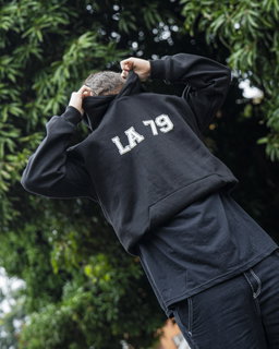 Hoodie La 79 No Hay Otra Igual - Negra