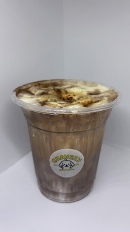 houjicha latte with crème brûlée cold foam