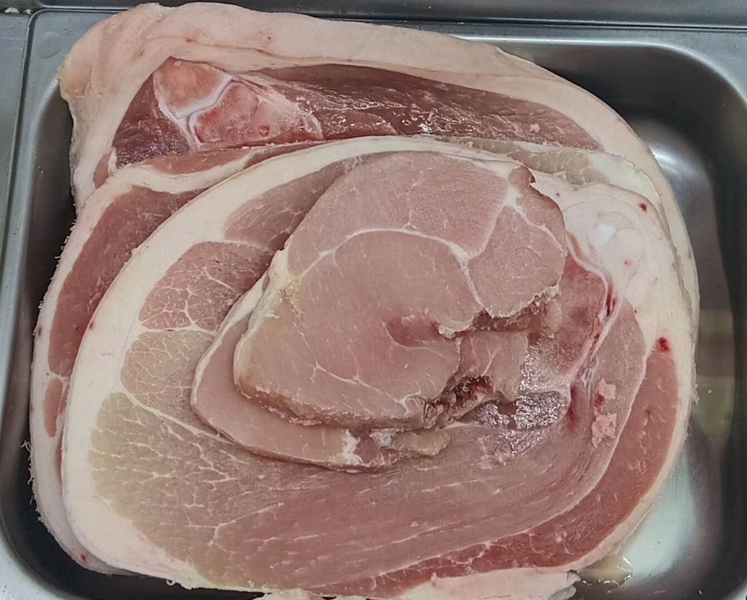 Roti De Pork A L’Os 1kg