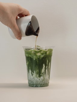 Iced Vanilla Matcha Latte 