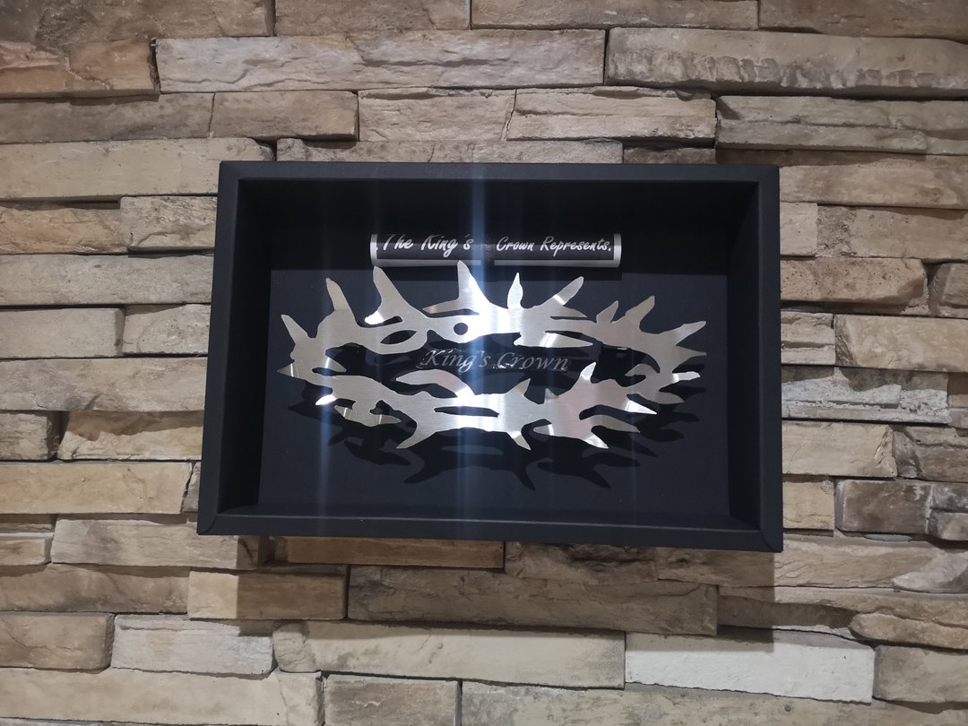 Indoor Wall Mounted King's Crown 