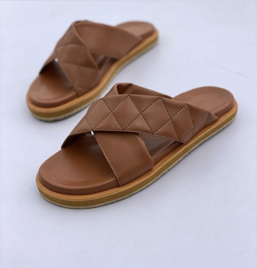 Bold Buckle Leather Sandals_0