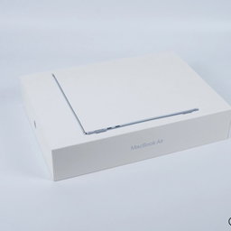 MacBook Air M4 — Modèle A3240 (Sky, 2025)