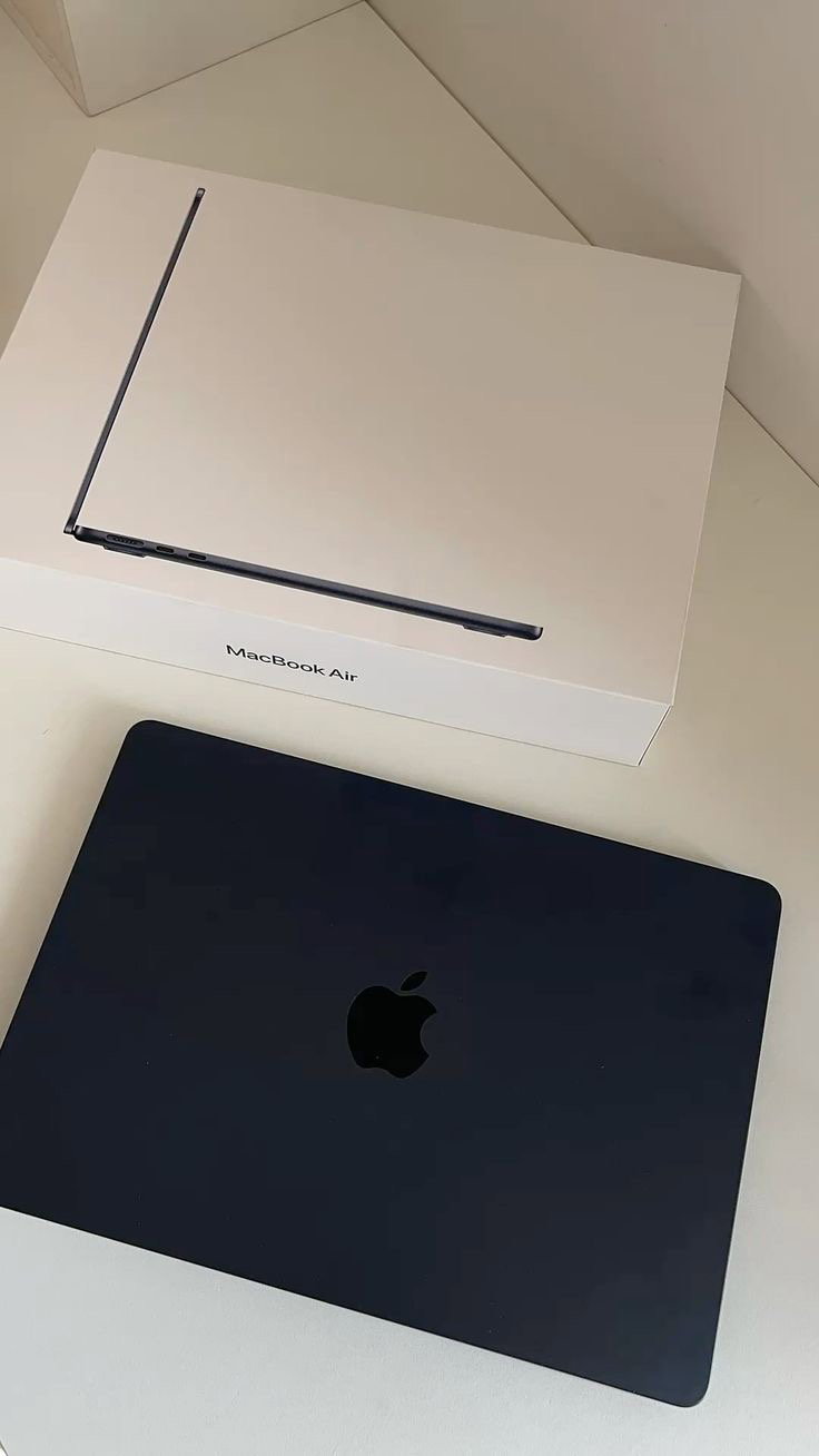 MacBook Air M4 — Modèle A3240 (Sky, 2025)_0