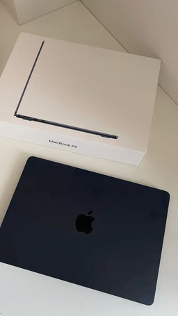 MacBook Air M4 — Modèle A3240 (Sky, 2025)