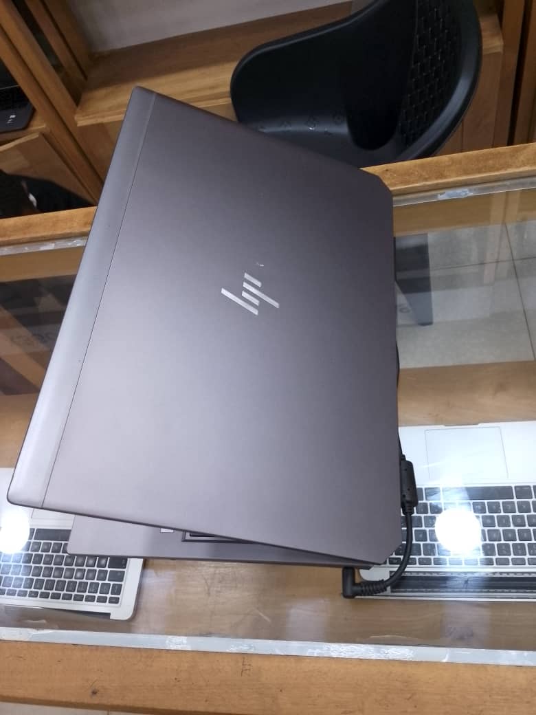 HP-Intel Core i7 72GB  RAM 512 SSD_0