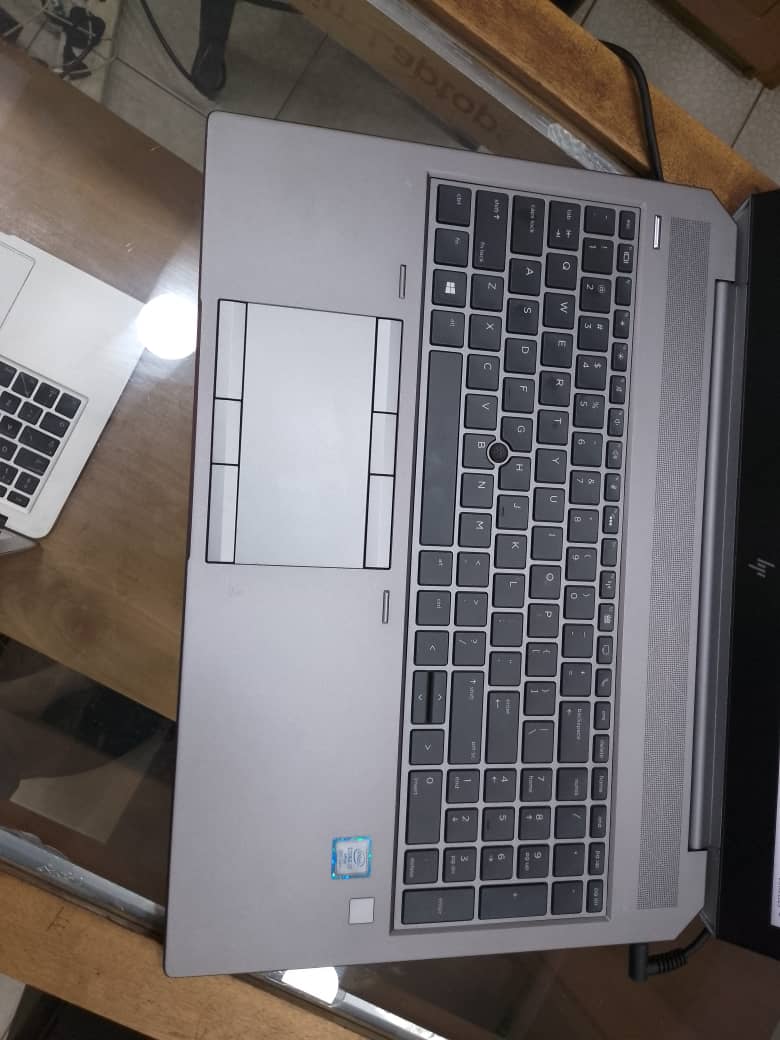 HP-Intel Core i7 72GB  RAM 512 SSD_1
