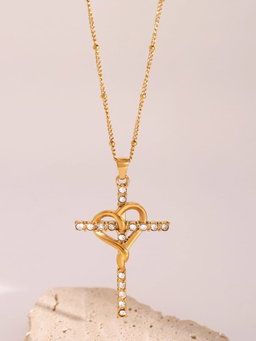 Collier en croix et cœur- Pour affirmer votre foi chrétienne.
