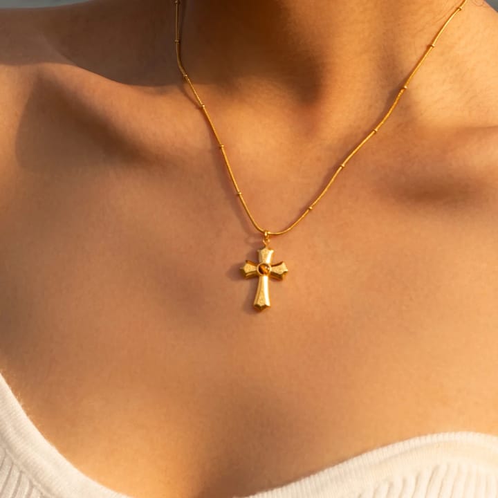Collier avec œil de tigre- Confiance et charisme au cou_1