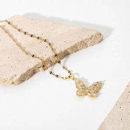Collier pendentif papillon- La finesse d'un papillon
