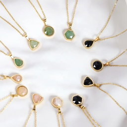 Collier en pierre naturelle- L'élégance à votre service.