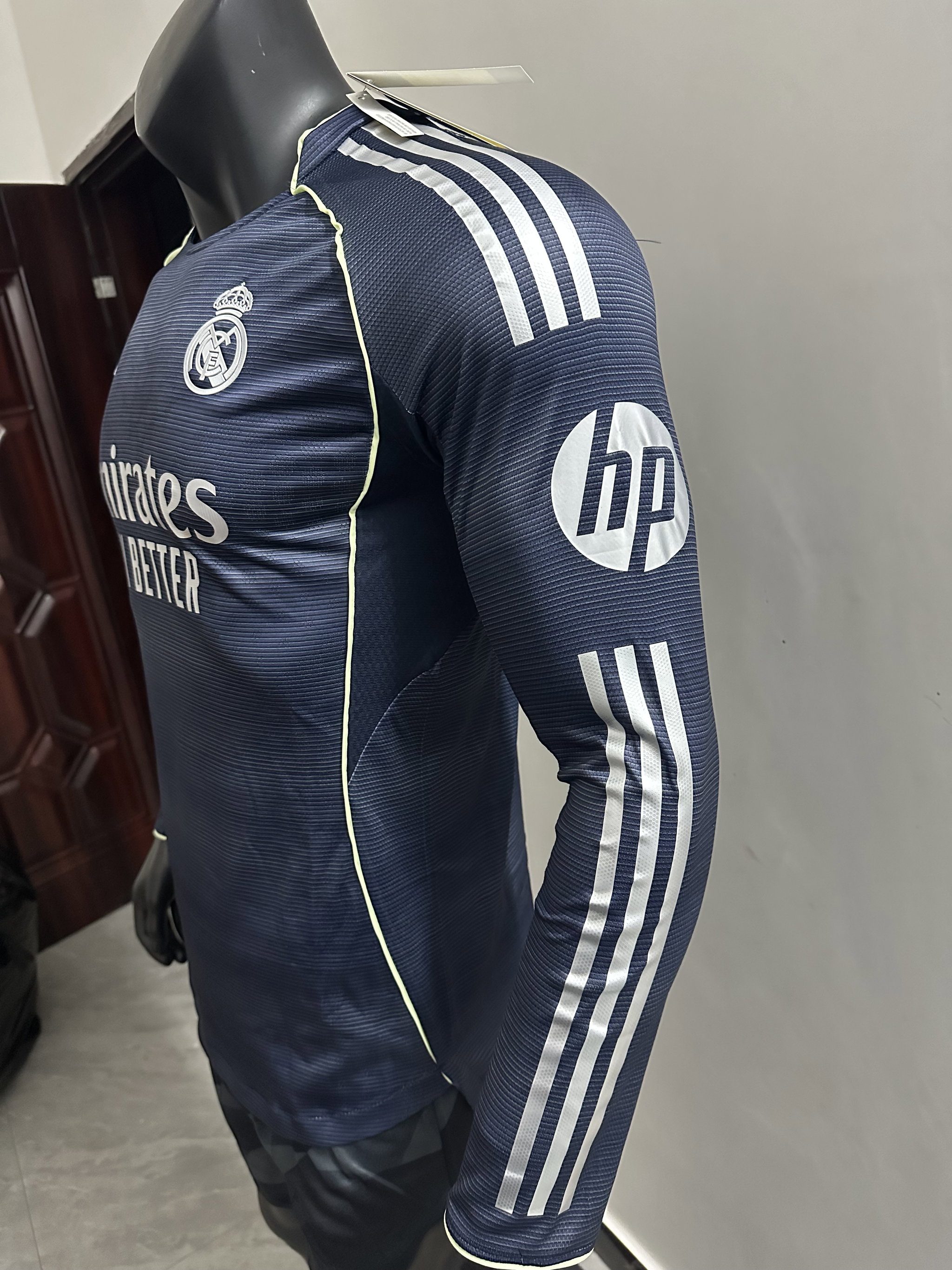 REAL MADRID AWAY JERSEY Long sleeve 2025/26_3