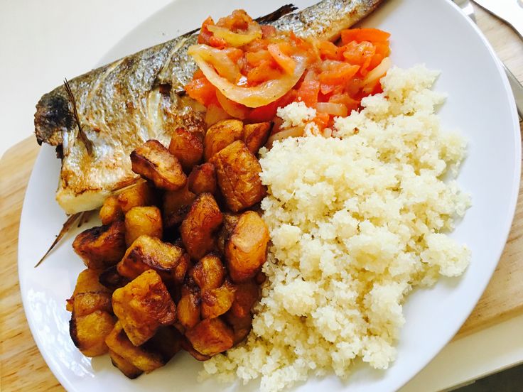 Attiéké + Aloco et Poisson Silvi - GBEGAMEY_0