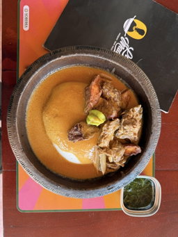 Igname Pilée + Sauce d'Arachide