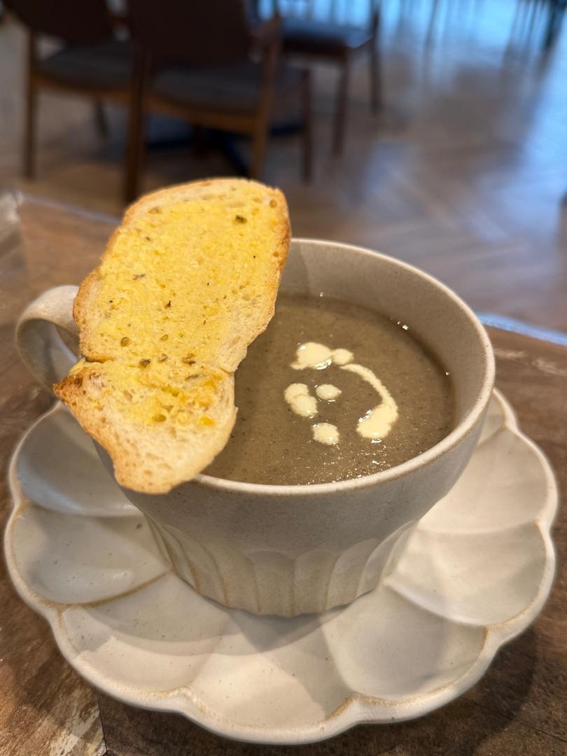 A3. Truffle Mushroom Soup 松露蘑菇濃湯_0