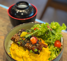 M17. Unagi Donburi  鰻魚滑蛋丼