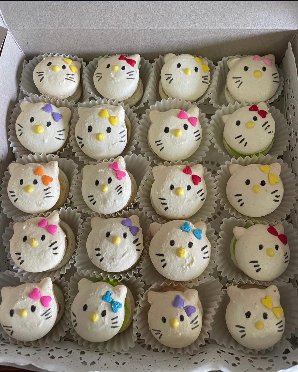 30 pieces customized macarons