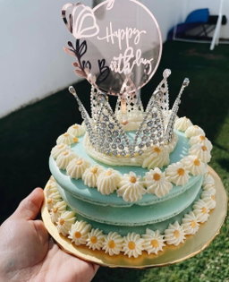 Macaron layer cake