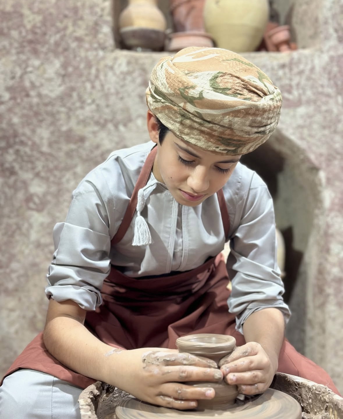 Exclusive Lesson of Omani Clay Pottery_3