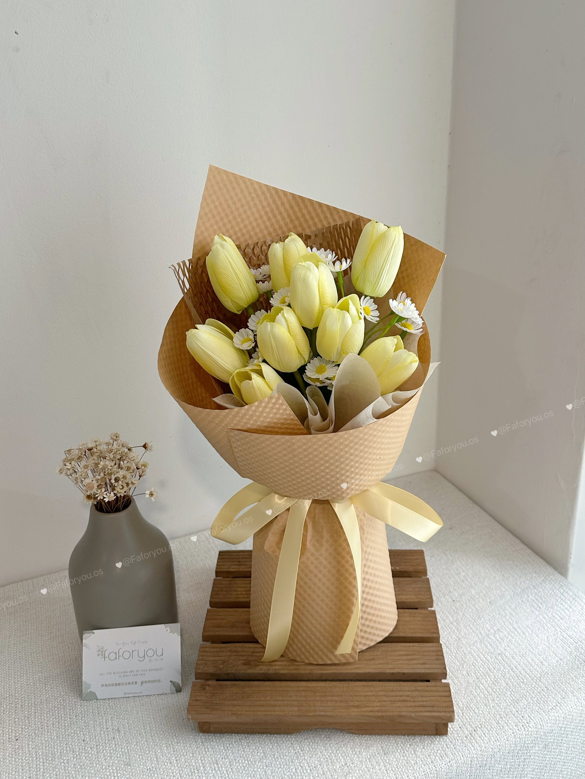 9 Stalk Artificial Tulip Bouquet _0