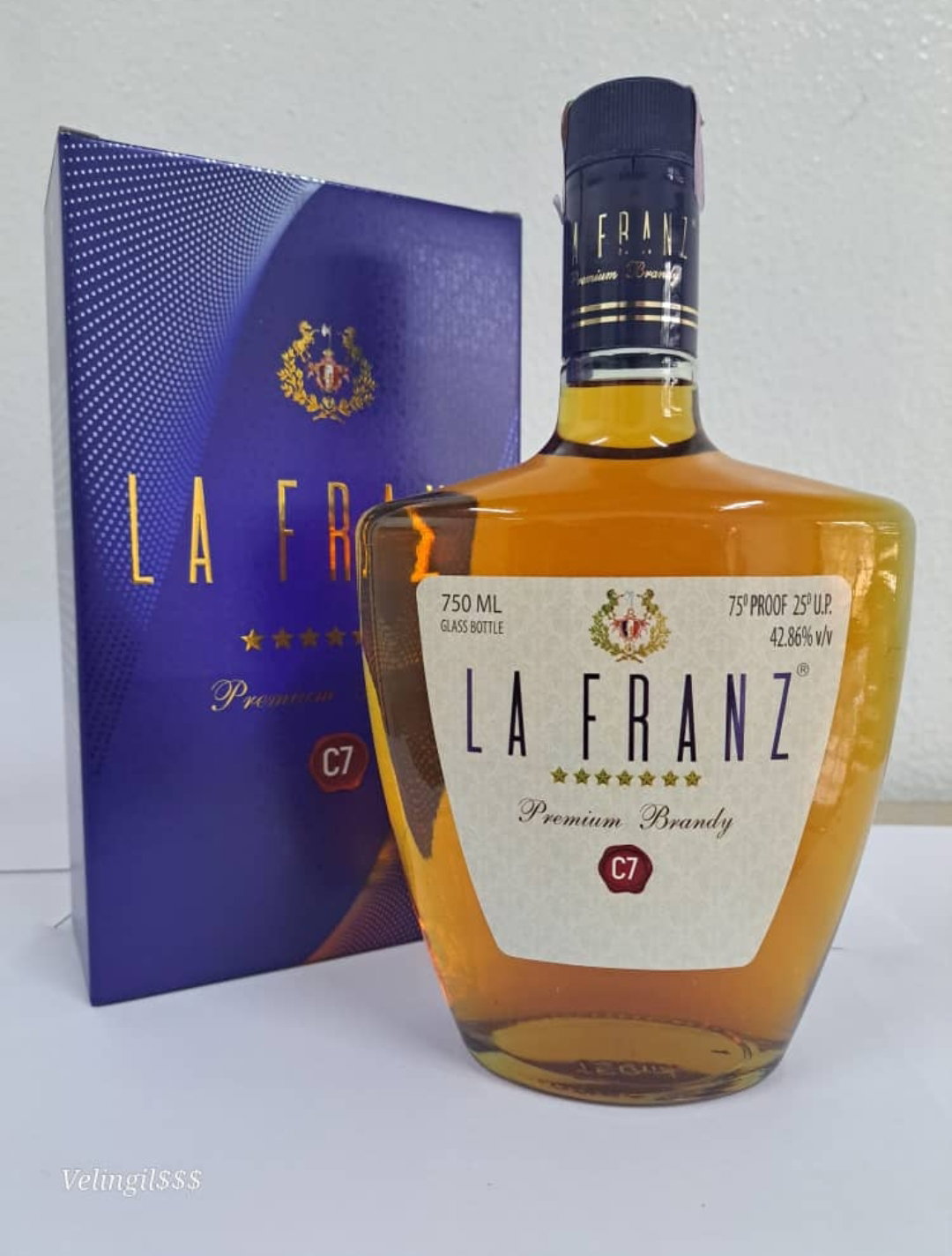 LA FRANZ BRANDY 750 ML_0