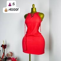 Robe Moulante Rouge Glamour : Affirmez Votre Style avec Audace !