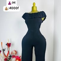 Combinaison Pantalon Noire à Volants : Élégance Sophistiquée et Confort Absolu !