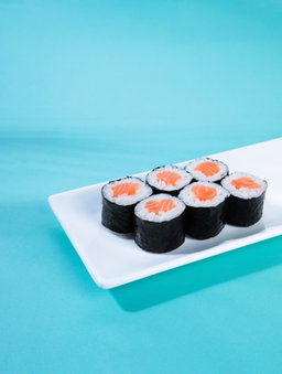 Maki roll with salmon (165g)