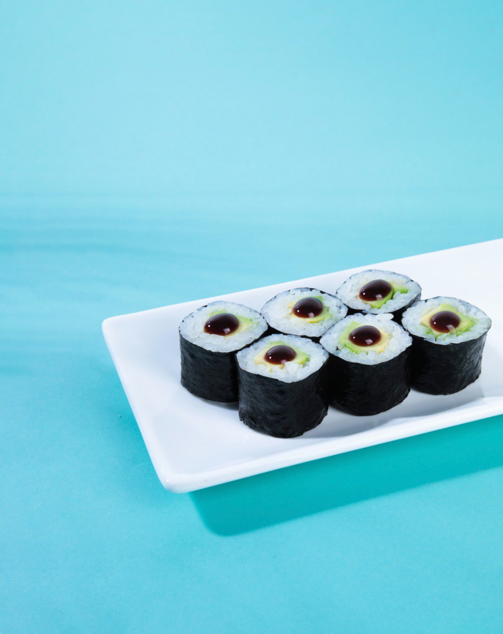 Maki roll with avocado (165g)_0