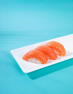 Sushi with salmon (45g) 1pc