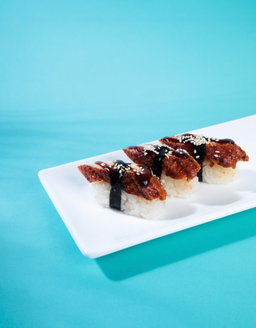 Sushi with eel (49g) 1pc